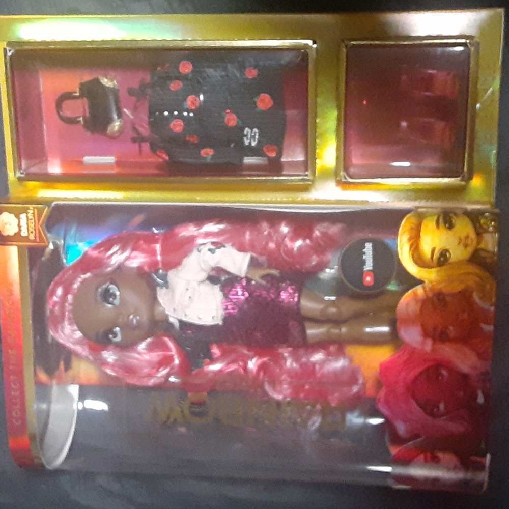 New in box Rainbow high Daria Roselyn doll with extra outfit and shoes